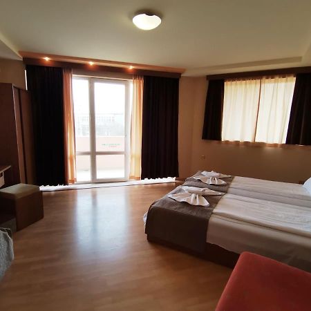 Paris Hotel Baltsjik Buitenkant foto