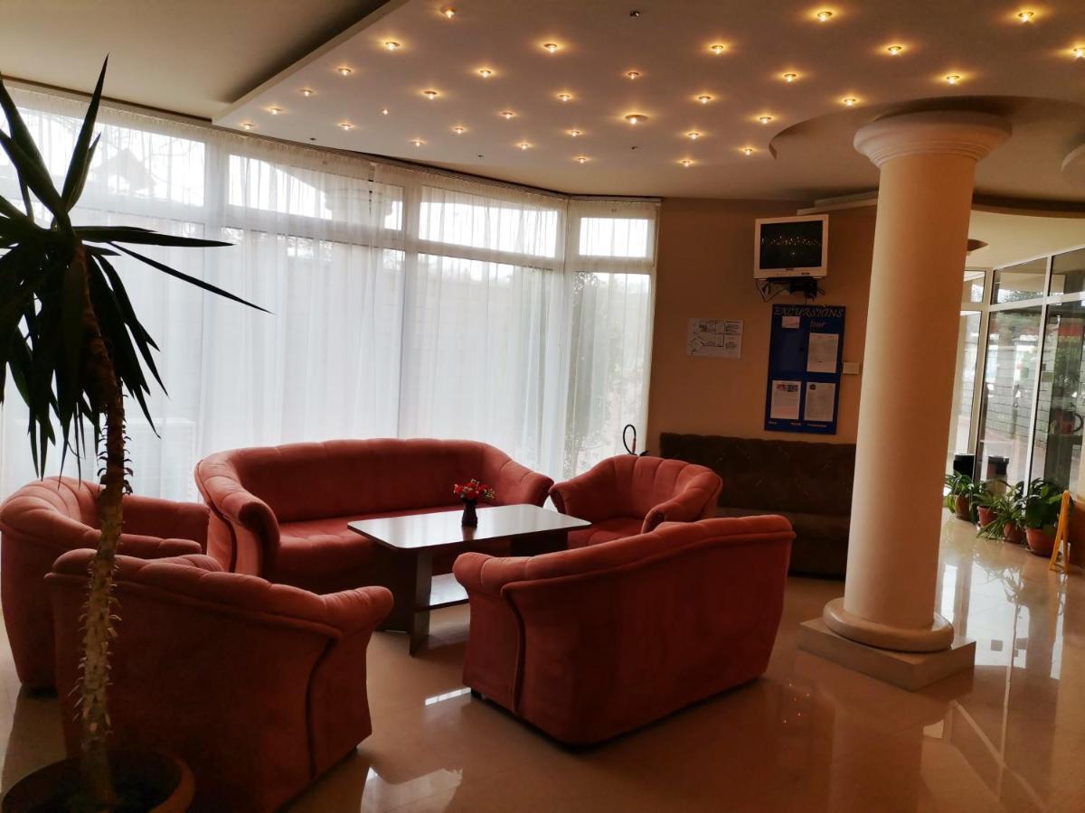 Paris Hotel Baltsjik Buitenkant foto