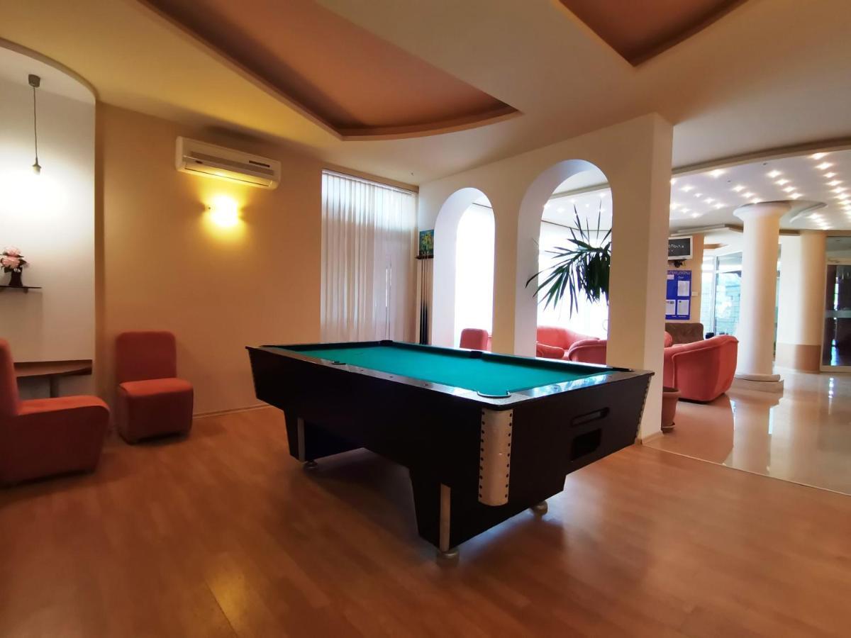 Paris Hotel Baltsjik Buitenkant foto