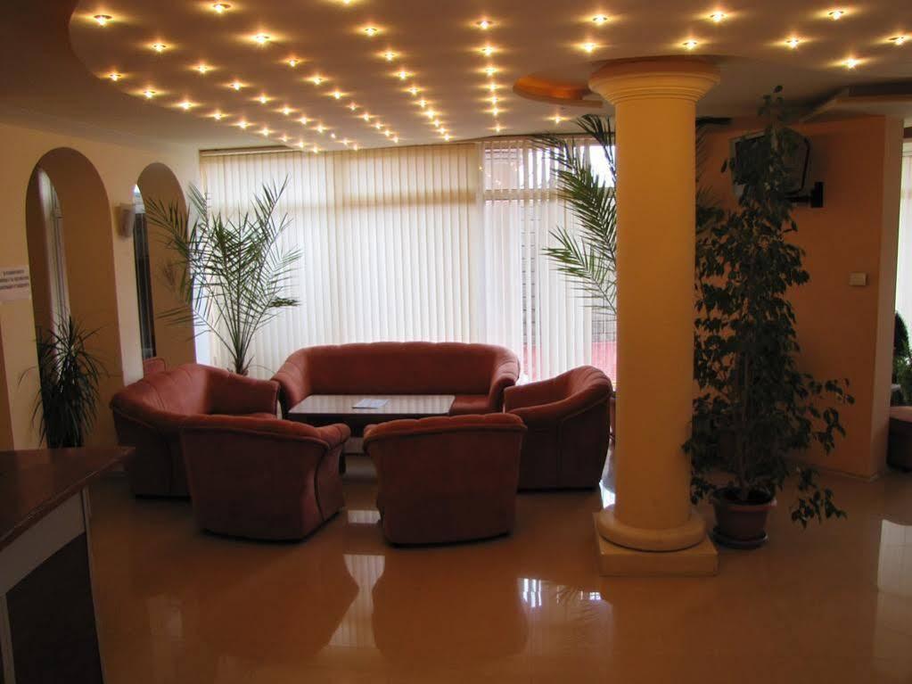 Paris Hotel Baltsjik Buitenkant foto