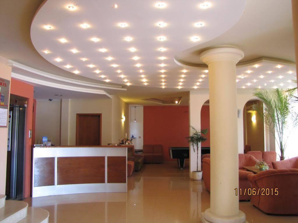 Paris Hotel Baltsjik Buitenkant foto