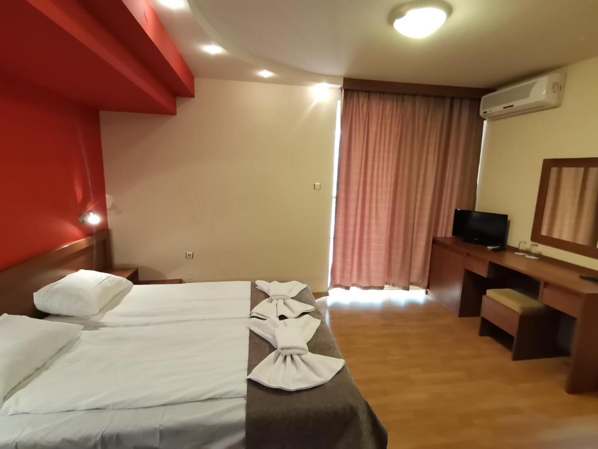 Paris Hotel Baltsjik Buitenkant foto