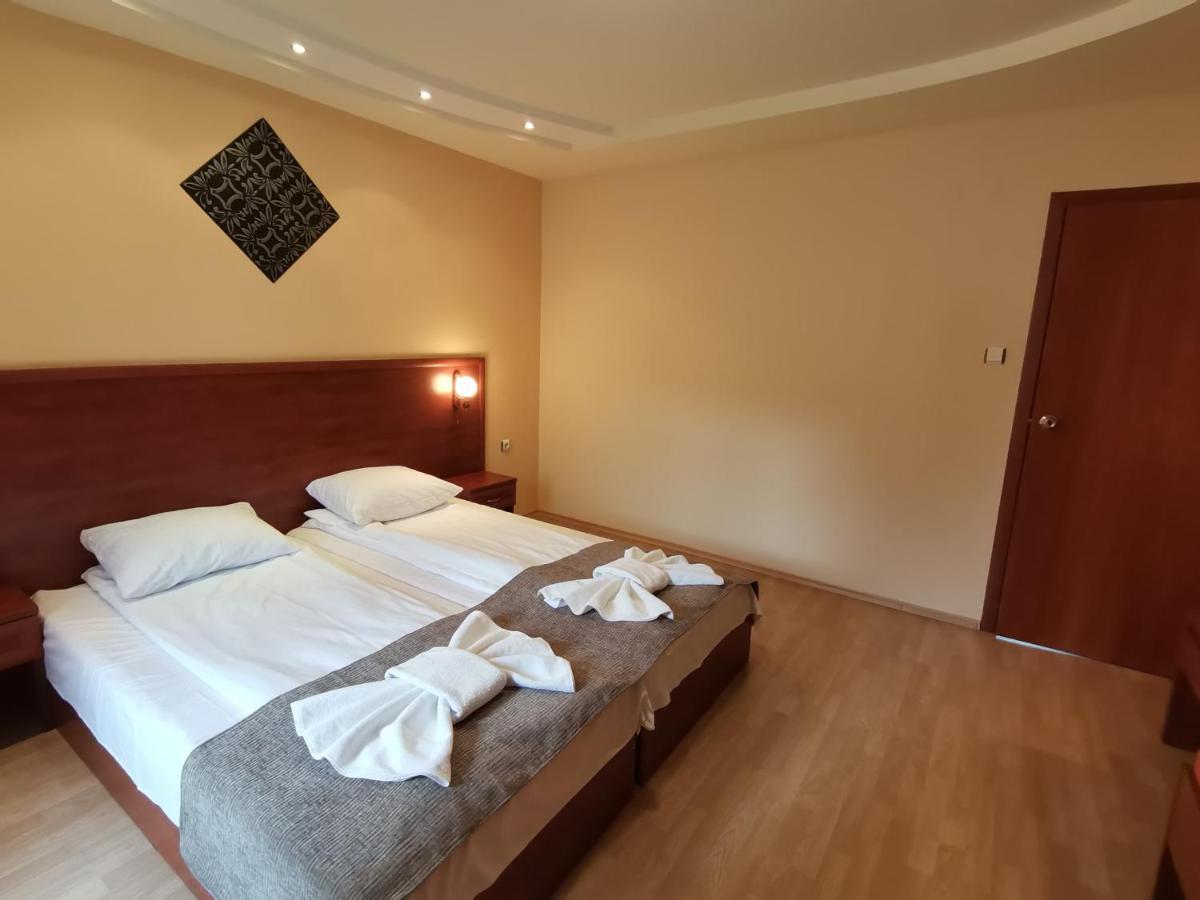 Paris Hotel Baltsjik Buitenkant foto